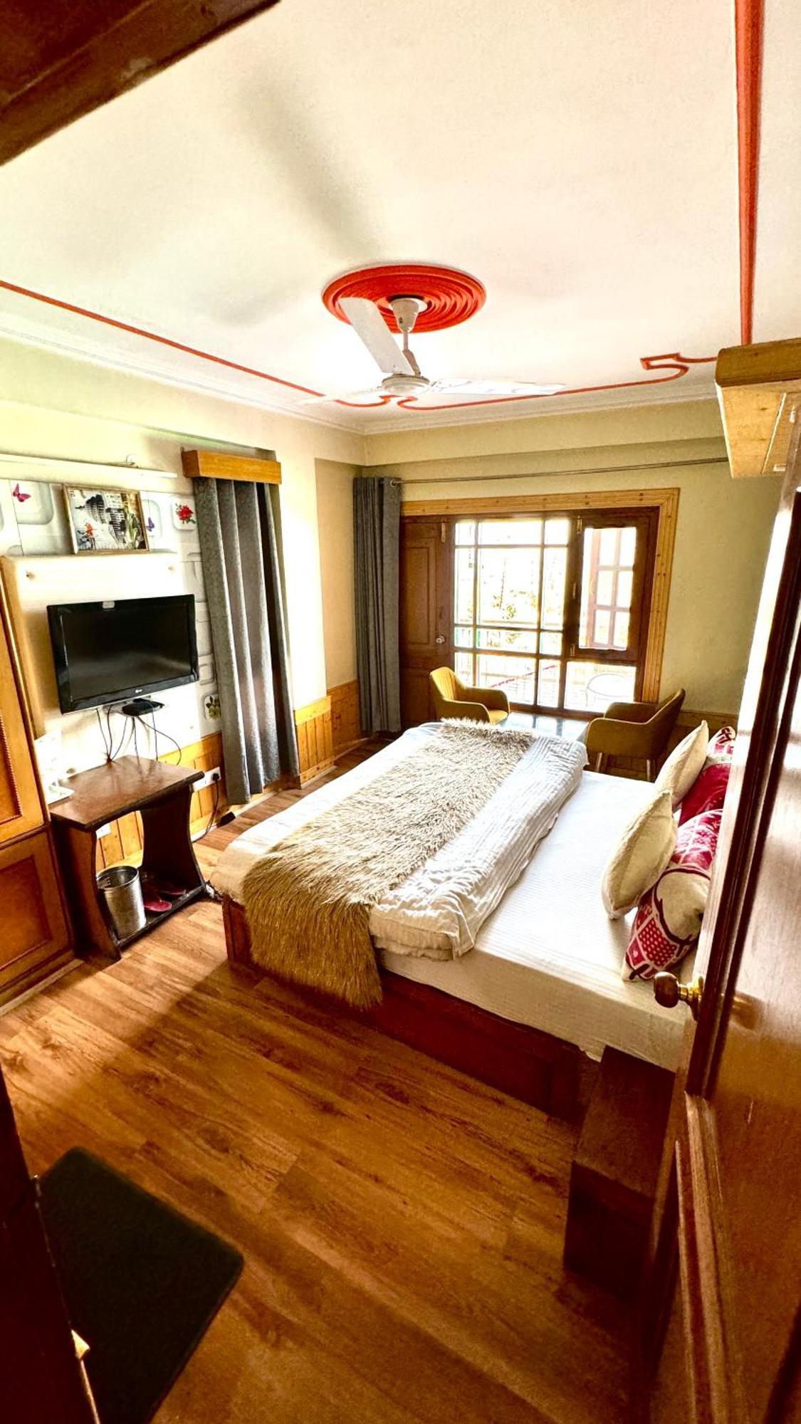 Hotel Apple Regency Shimla Zewnętrze zdjęcie