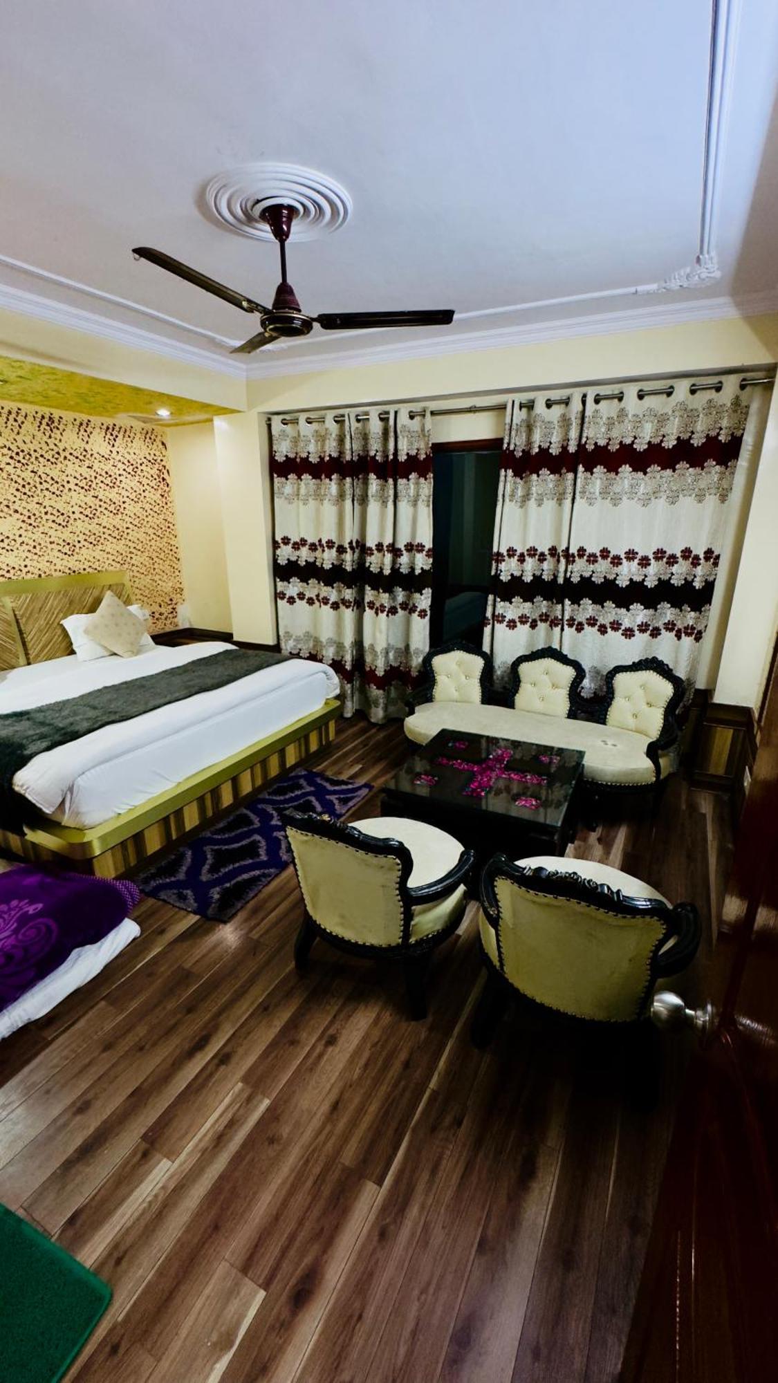 Hotel Apple Regency Shimla Zewnętrze zdjęcie