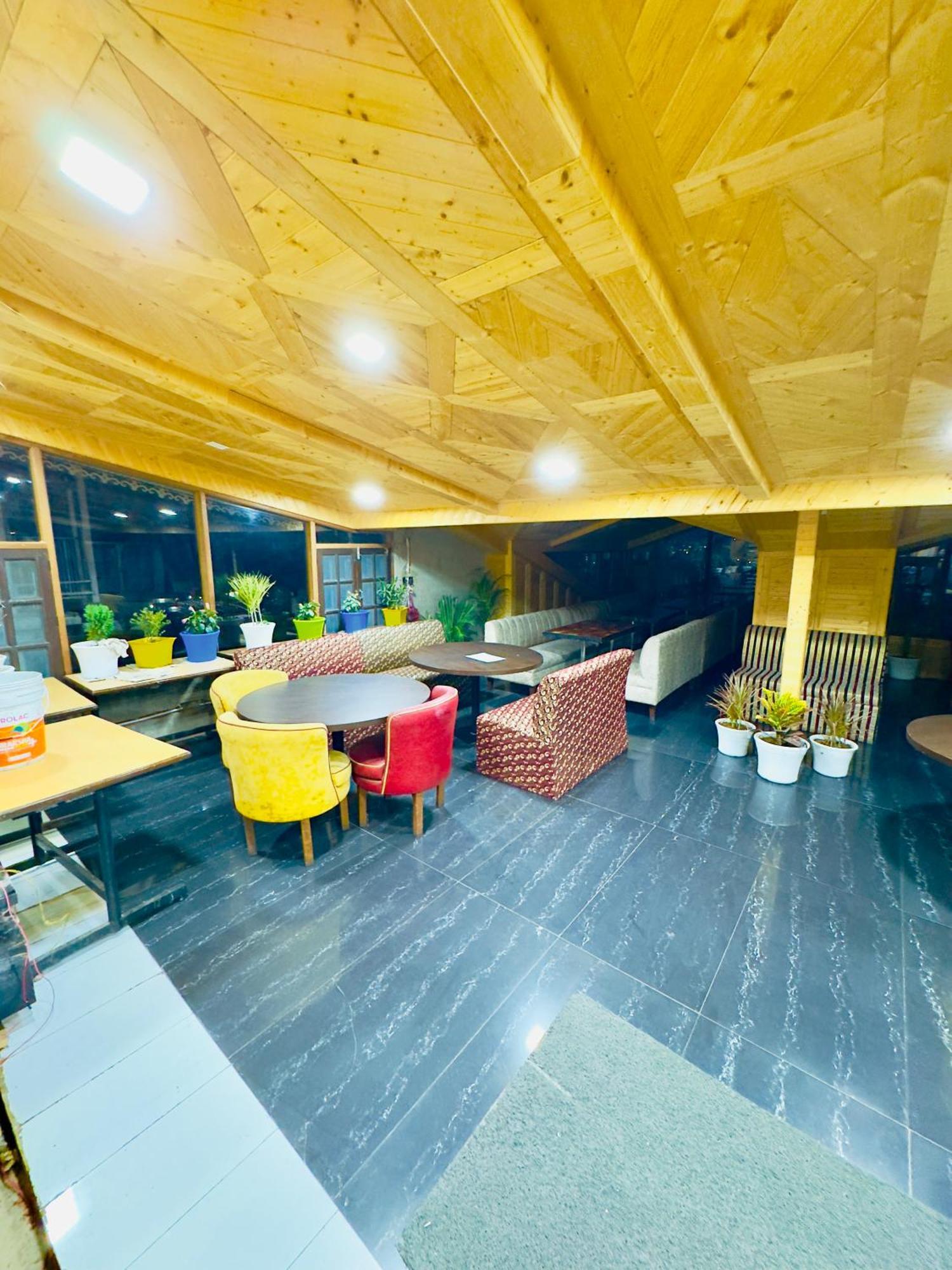 Hotel Apple Regency Shimla Zewnętrze zdjęcie